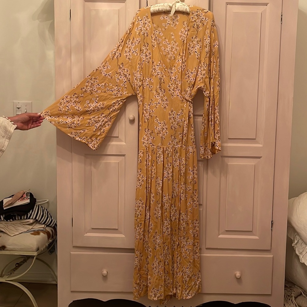 Billabong maxi wrap dress yellow floral- size large